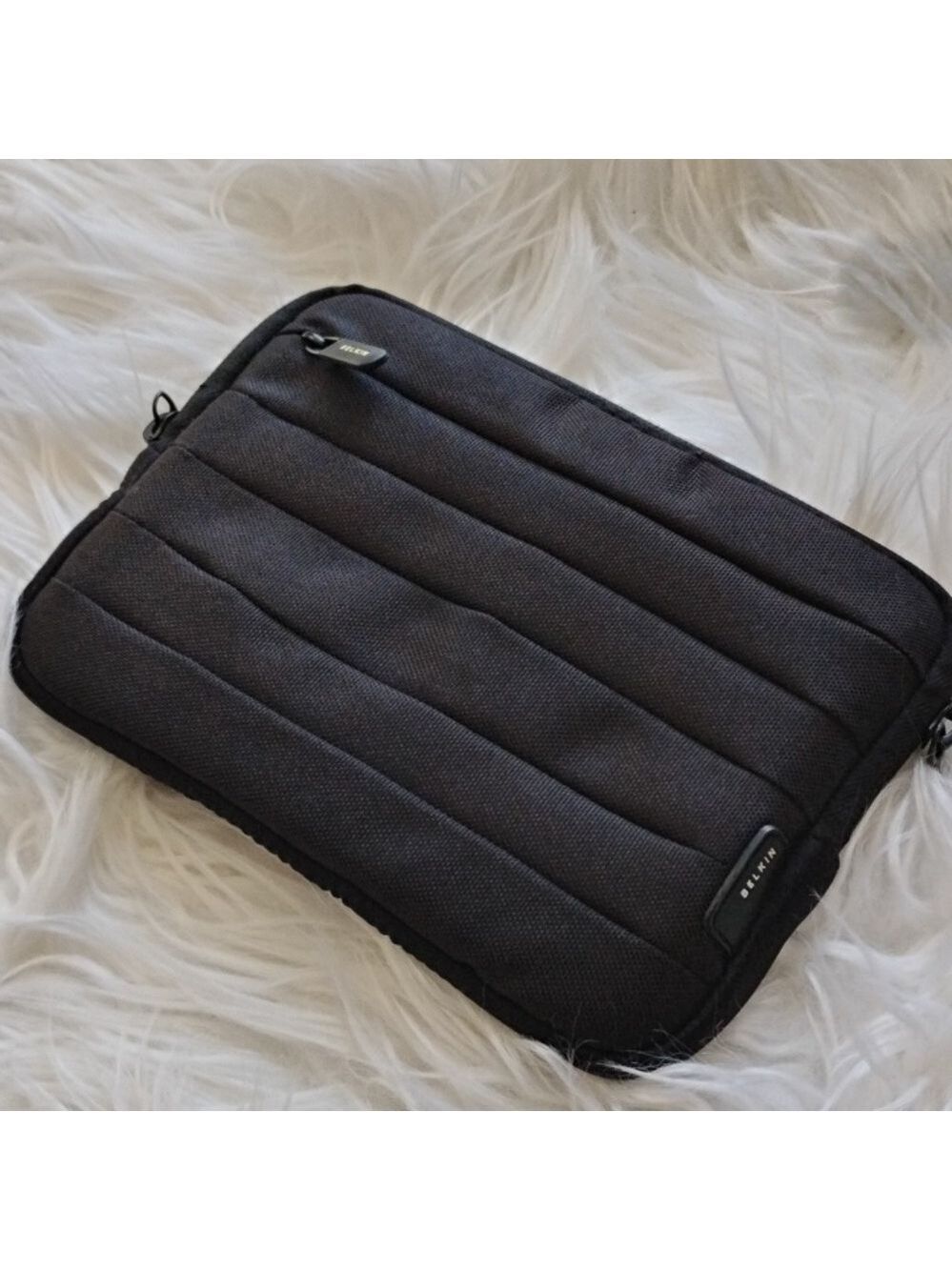 Belkin zip travel bag. Black. Light padding. New without tags.